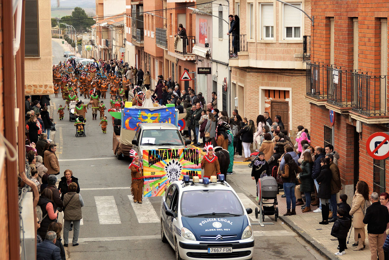 Un carnaval jamás visto en Aldea del Rey encanta a propios y